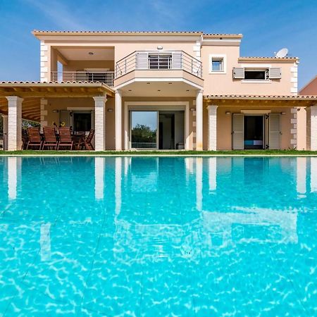 Villa Johnnie Pouládes Exterior foto