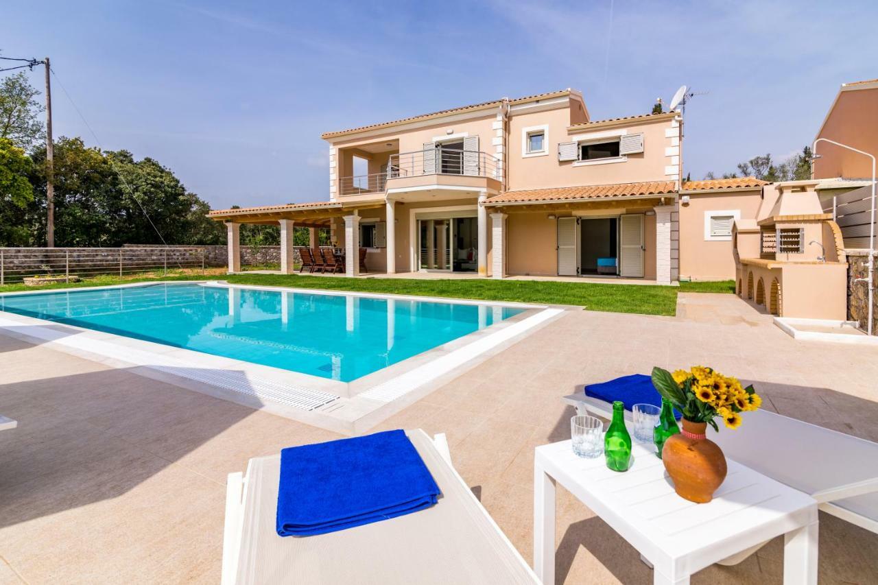 Villa Johnnie Pouládes Exterior foto