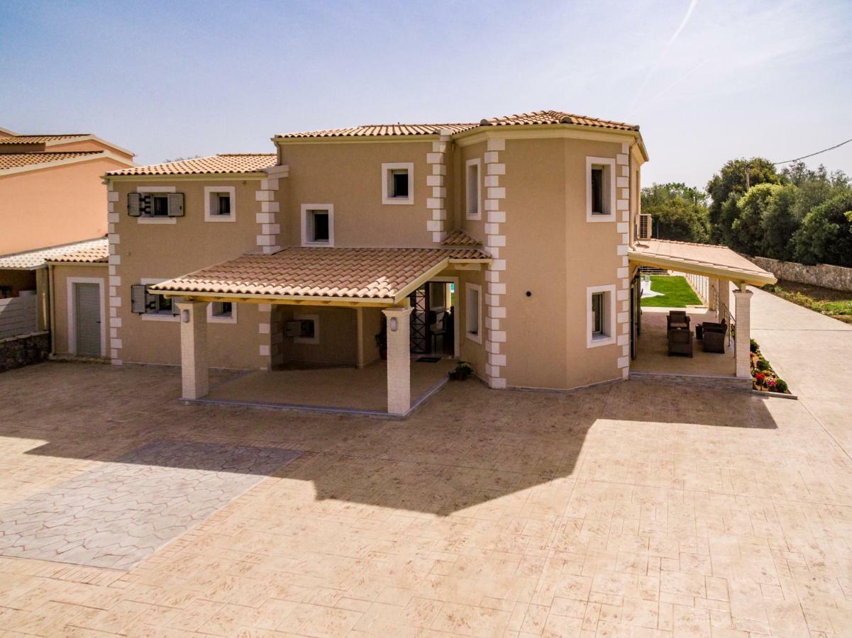 Villa Johnnie Pouládes Exterior foto